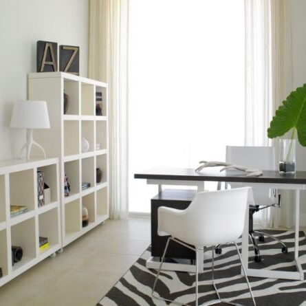 Ravishing-home-office-space-with-a-tinge-of-natural-green طراحی به سبک مینیمال - اتاق کار